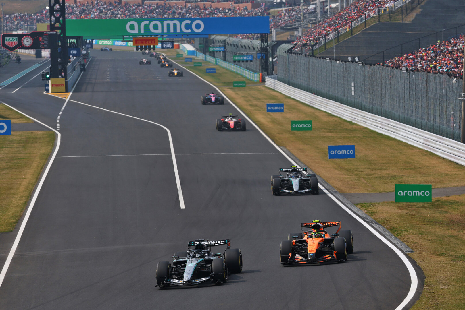 GP GIAPPONE, George Russell (GBR) Mercedes AMG Formula One Team W17 e Lando Norris (GBR) McLaren F1 Team MCL40.
29.03.2026. Formula 1 World Championship, Rd 3, Japanese Grand Prix, Suzuka, Japan, Gara Day.
- www.xpbimages.com, EMail: requests@xpbimages.com © Copyright: Bearne / XPB Images