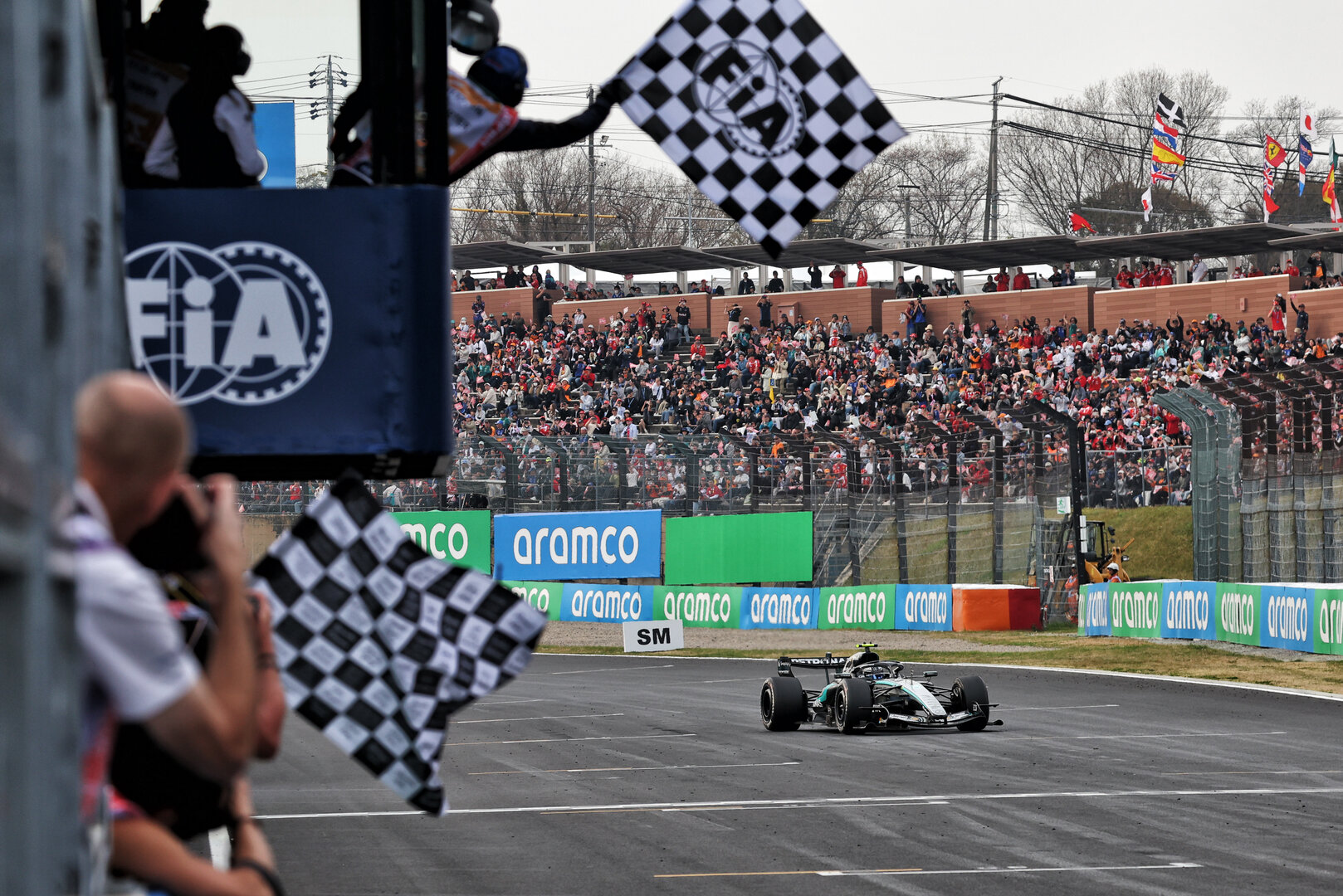 GP GIAPPONE, Gara winner Andrea Kimi Antonelli (ITA) Mercedes AMG Formula One Team W17 takes the chequered flag at the end of the race.
29.03.2026. Formula 1 World Championship, Rd 3, Japanese Grand Prix, Suzuka, Japan, Gara Day.
- www.xpbimages.com, EMail: requests@xpbimages.com © Copyright: Bearne / XPB Images