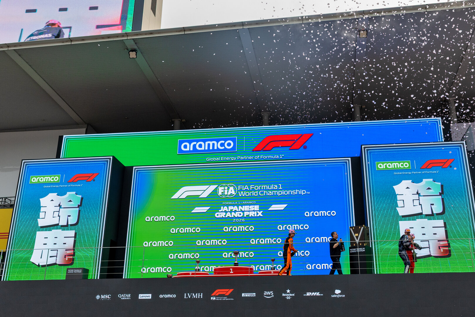 GP GIAPPONE, The podium (L to R): Oscar Piastri (AUS) McLaren F1 Team, second; Giacomo Tortora (ITA) Mercedes AMG F1 Formula One Team Director of Car Design; Andrea Kimi Antonelli (ITA) Mercedes AMG Formula One Team, vincitore; Charles Leclerc (MON) Ferrari, third.
29.03.2026. Formula 1 World Championship, Rd 3, Japanese Grand Prix, Suzuka, Japan, Gara Day.
- www.xpbimages.com, EMail: requests@xpbimages.com © Copyright: Bearne / XPB Images