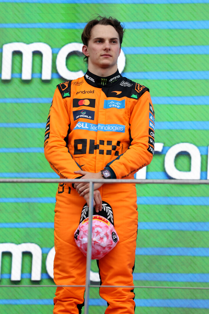 GP GIAPPONE, Second placed Oscar Piastri (AUS) McLaren F1 Team on the podium.
29.03.2026. Formula 1 World Championship, Rd 3, Japanese Grand Prix, Suzuka, Japan, Gara Day.
- www.xpbimages.com, EMail: requests@xpbimages.com © Copyright: Bearne / XPB Images