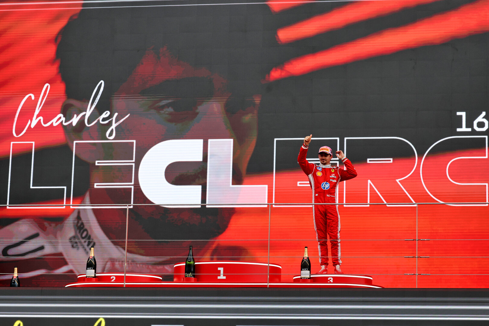GP GIAPPONE, Charles Leclerc (MON) Ferrari celebrates his third position on the podium.
29.03.2026. Formula 1 World Championship, Rd 3, Japanese Grand Prix, Suzuka, Japan, Gara Day.
- www.xpbimages.com, EMail: requests@xpbimages.com © Copyright: Bearne / XPB Images