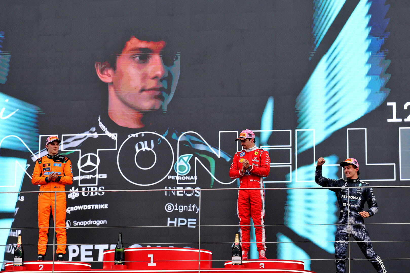 GP GIAPPONE, The podium (L to R): Oscar Piastri (AUS) McLaren F1 Team, second; Charles Leclerc (MON) Ferrari, third; Andrea Kimi Antonelli (ITA) Mercedes AMG Formula One Team, vincitore.
29.03.2026. Formula 1 World Championship, Rd 3, Japanese Grand Prix, Suzuka, Japan, Gara Day.
- www.xpbimages.com, EMail: requests@xpbimages.com © Copyright: Bearne / XPB Images