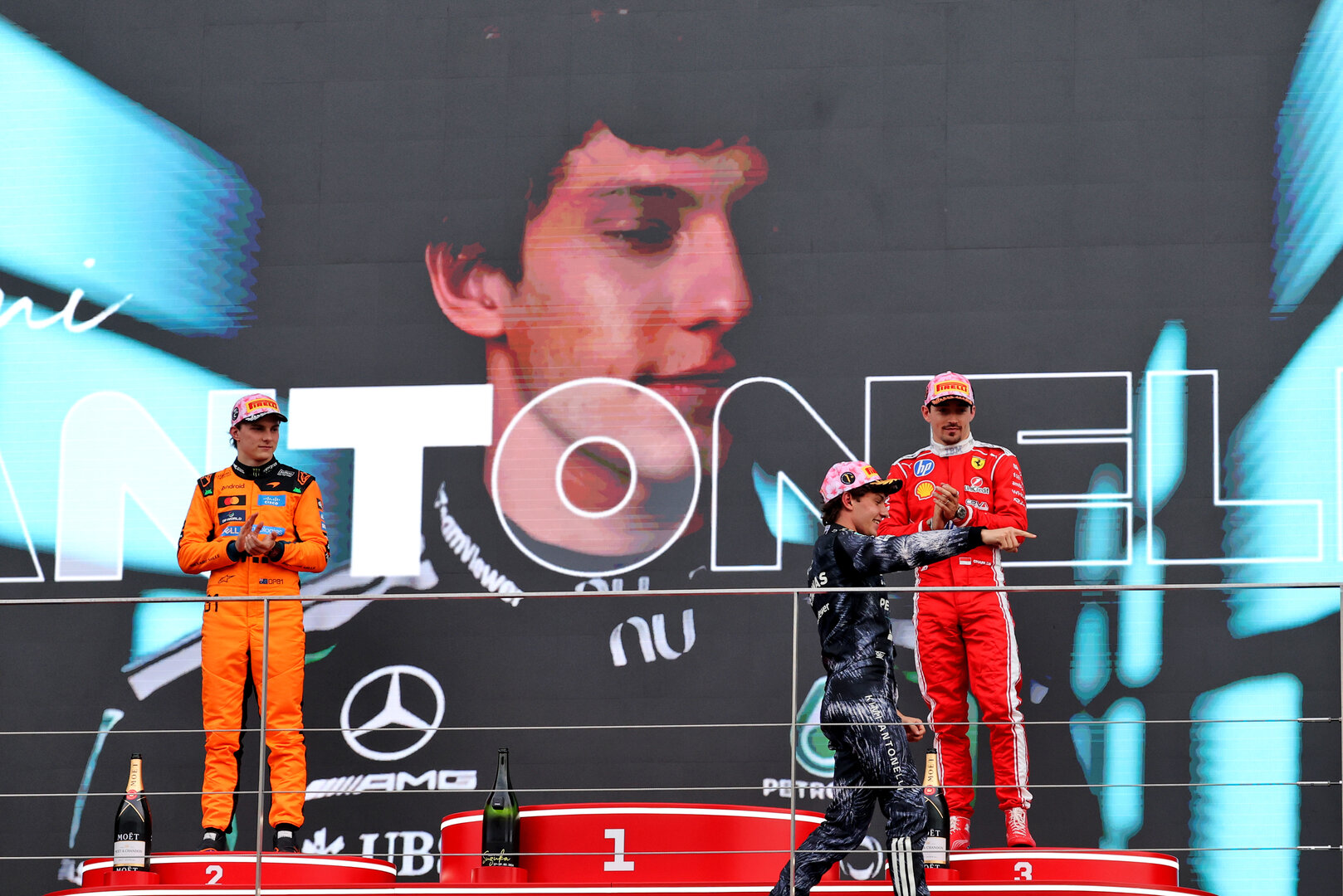 GP GIAPPONE, The podium (L to R): Oscar Piastri (AUS) McLaren F1 Team, second; Andrea Kimi Antonelli (ITA) Mercedes AMG Formula One Team, vincitore; Charles Leclerc (MON) Ferrari, third.
29.03.2026. Formula 1 World Championship, Rd 3, Japanese Grand Prix, Suzuka, Japan, Gara Day.
- www.xpbimages.com, EMail: requests@xpbimages.com © Copyright: Bearne / XPB Images