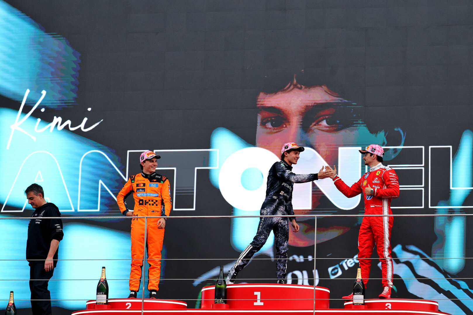GP GIAPPONE, The podium (L to R): Giacomo Tortora (ITA) Mercedes AMG F1 Formula One Team Director of Car Design; Oscar Piastri (AUS) McLaren F1 Team, second; Andrea Kimi Antonelli (ITA) Mercedes AMG Formula One Team, vincitore; Charles Leclerc (MON) Ferrari, third.
29.03.2026. Formula 1 World Championship, Rd 3, Japanese Grand Prix, Suzuka, Japan, Gara Day.
- www.xpbimages.com, EMail: requests@xpbimages.com © Copyright: Bearne / XPB Images