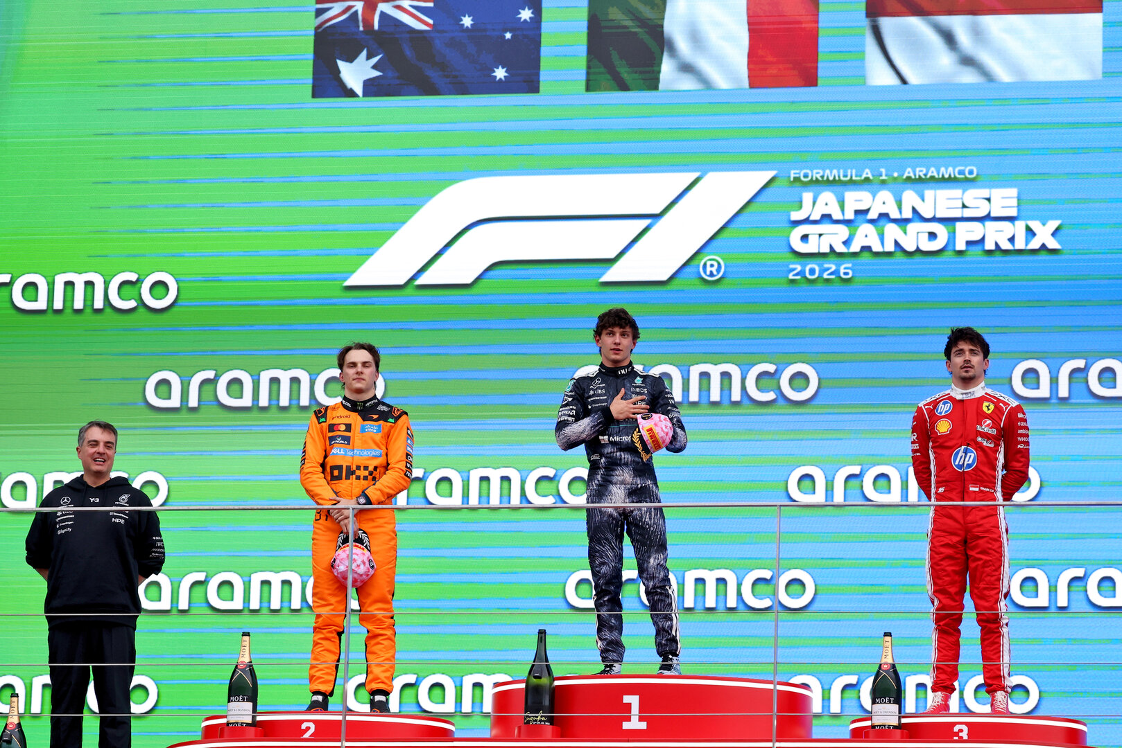 GP GIAPPONE, The podium (L to R): Giacomo Tortora (ITA) Mercedes AMG F1 Formula One Team Director of Car Design; Oscar Piastri (AUS) McLaren F1 Team, second; Andrea Kimi Antonelli (ITA) Mercedes AMG Formula One Team, vincitore; Charles Leclerc (MON) Ferrari, third.
29.03.2026. Formula 1 World Championship, Rd 3, Japanese Grand Prix, Suzuka, Japan, Gara Day.
- www.xpbimages.com, EMail: requests@xpbimages.com © Copyright: Bearne / XPB Images