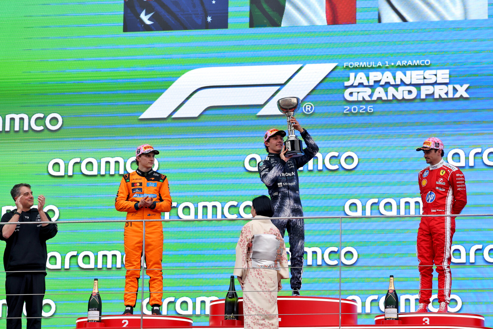 GP GIAPPONE, The podium (L to R): Giacomo Tortora (ITA) Mercedes AMG F1 Formula One Team Director of Car Design; Oscar Piastri (AUS) McLaren F1 Team, second; Andrea Kimi Antonelli (ITA) Mercedes AMG Formula One Team, vincitore; Charles Leclerc (MON) Ferrari, third.
29.03.2026. Formula 1 World Championship, Rd 3, Japanese Grand Prix, Suzuka, Japan, Gara Day.
- www.xpbimages.com, EMail: requests@xpbimages.com © Copyright: Bearne / XPB Images