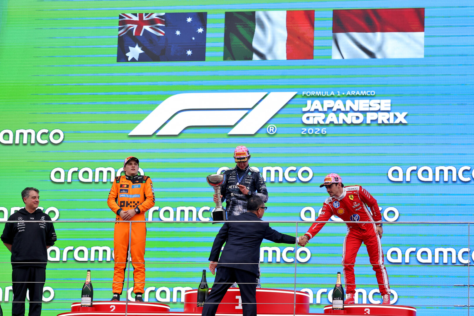 GP GIAPPONE, The podium (L to R): Giacomo Tortora (ITA) Mercedes AMG F1 Formula One Team Director of Car Design; Oscar Piastri (AUS) McLaren F1 Team, second; Andrea Kimi Antonelli (ITA) Mercedes AMG Formula One Team, vincitore; Charles Leclerc (MON) Ferrari, third.
29.03.2026. Formula 1 World Championship, Rd 3, Japanese Grand Prix, Suzuka, Japan, Gara Day.
- www.xpbimages.com, EMail: requests@xpbimages.com © Copyright: Bearne / XPB Images