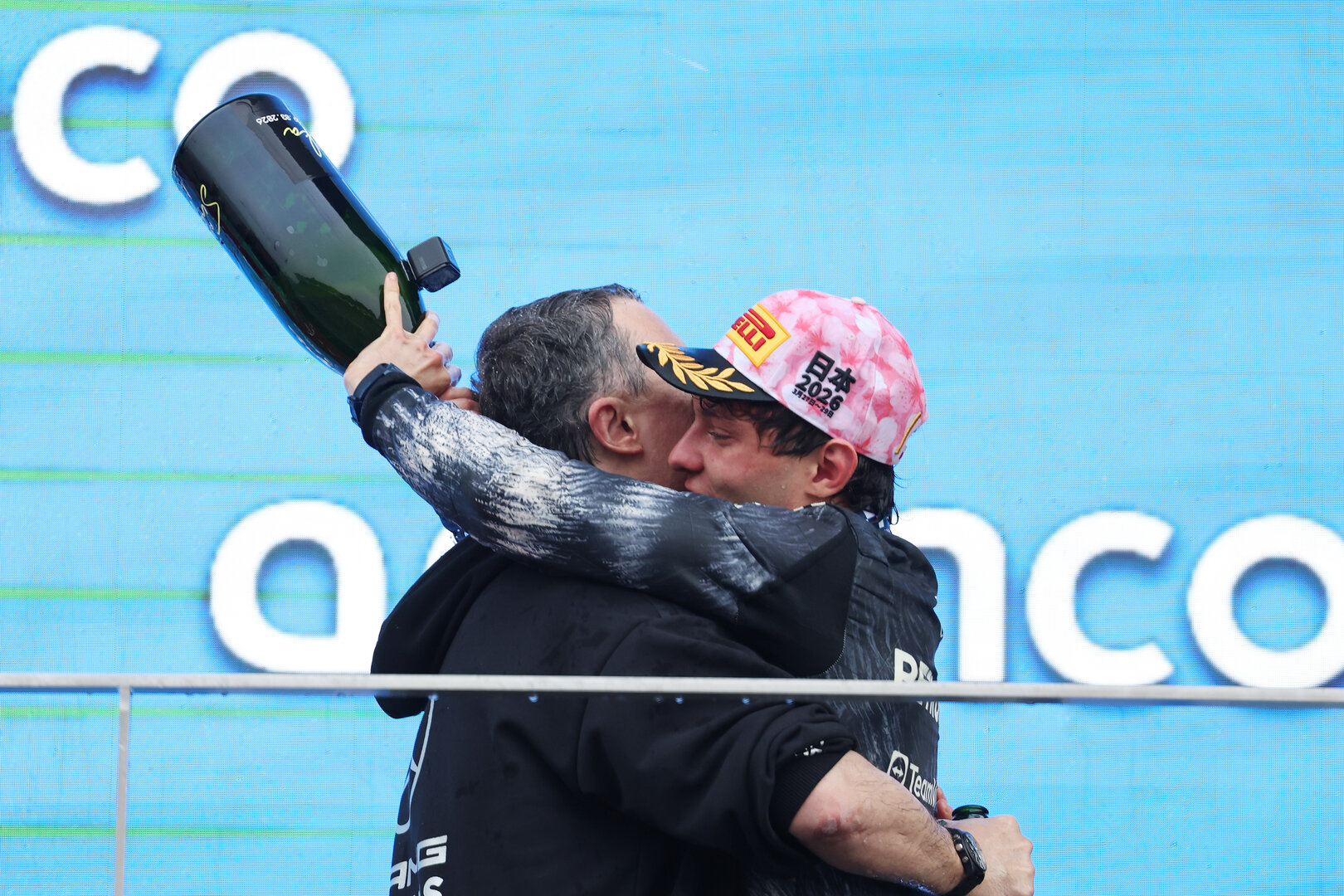 GP GIAPPONE, (L to R): Giacomo Tortora (ITA) Mercedes AMG F1 Formula One Team Director of Car Design celebrates on the podium with vincitore Andrea Kimi Antonelli (ITA) Mercedes AMG Formula One Team.
29.03.2026. Formula 1 World Championship, Rd 3, Japanese Grand Prix, Suzuka, Japan, Gara Day.
- www.xpbimages.com, EMail: requests@xpbimages.com © Copyright: Bearne / XPB Images