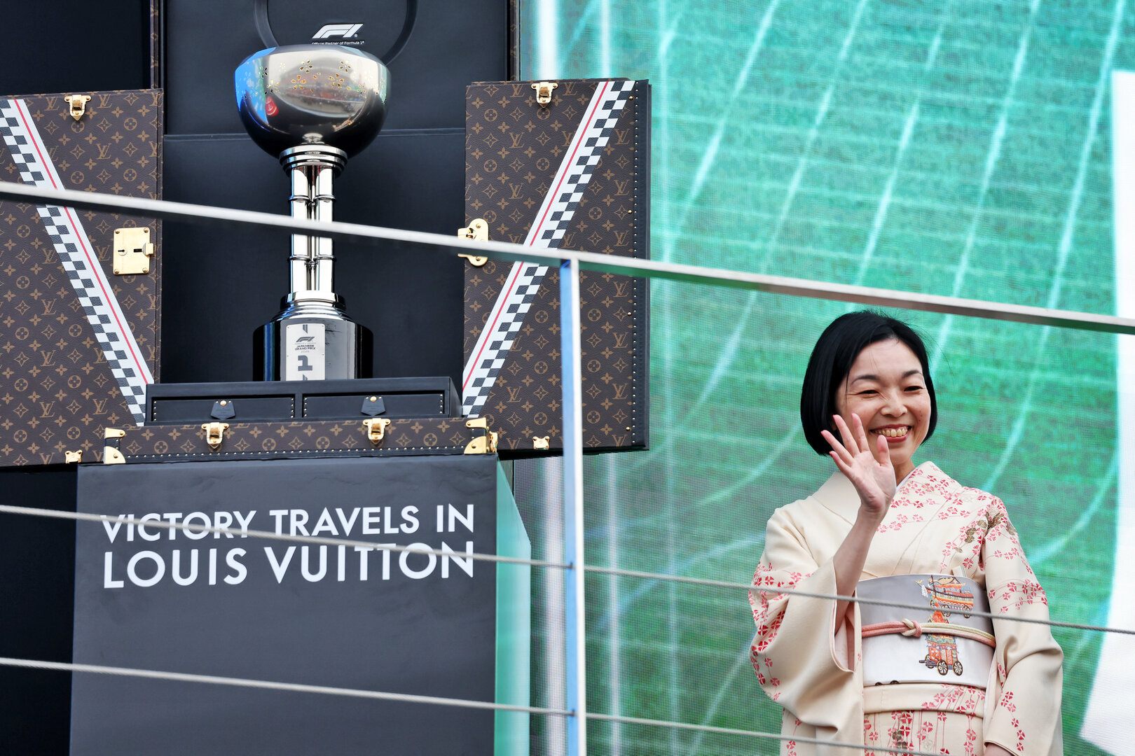 GP GIAPPONE, Princess Akiko of Mikasa (JPN) on the podium.
29.03.2026. Formula 1 World Championship, Rd 3, Japanese Grand Prix, Suzuka, Japan, Gara Day.
- www.xpbimages.com, EMail: requests@xpbimages.com © Copyright: Rew / XPB Images