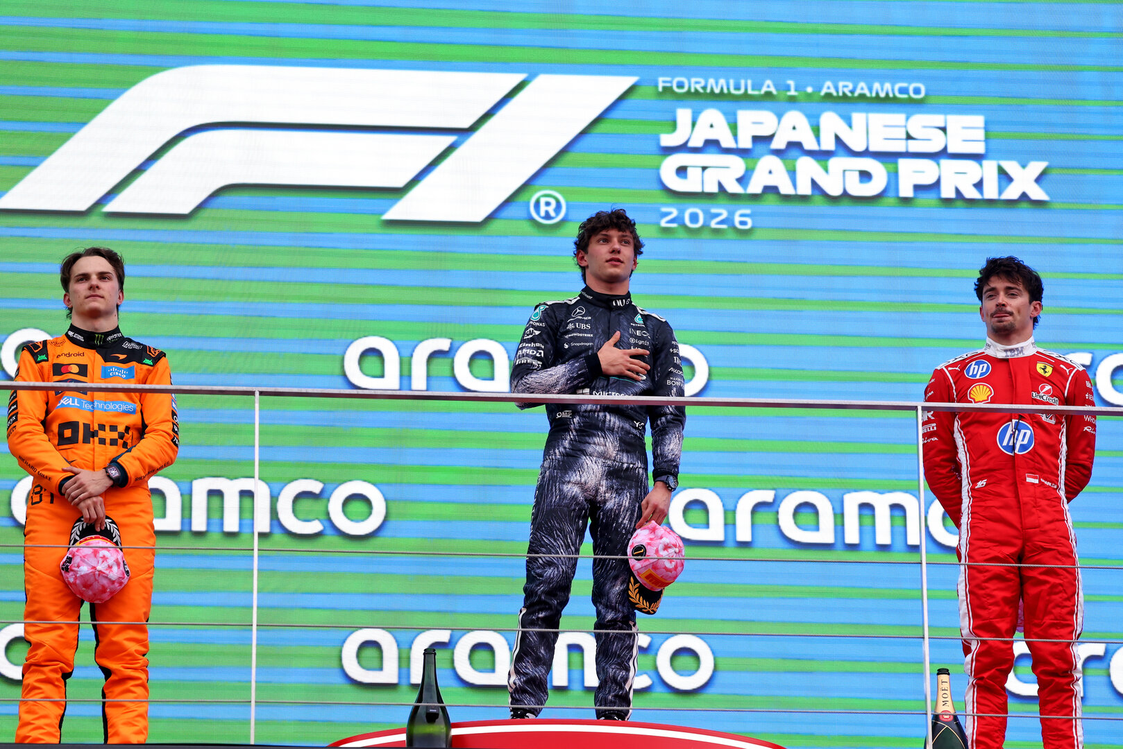 GP GIAPPONE, The podium (L to R): Oscar Piastri (AUS) McLaren F1 Team, second; Andrea Kimi Antonelli (ITA) Mercedes AMG Formula One Team, vincitore; Charles Leclerc (MON) Ferrari, third.
29.03.2026. Formula 1 World Championship, Rd 3, Japanese Grand Prix, Suzuka, Japan, Gara Day.
 - www.xpbimages.com, EMail: requests@xpbimages.com © Copyright: Rew / XPB Images