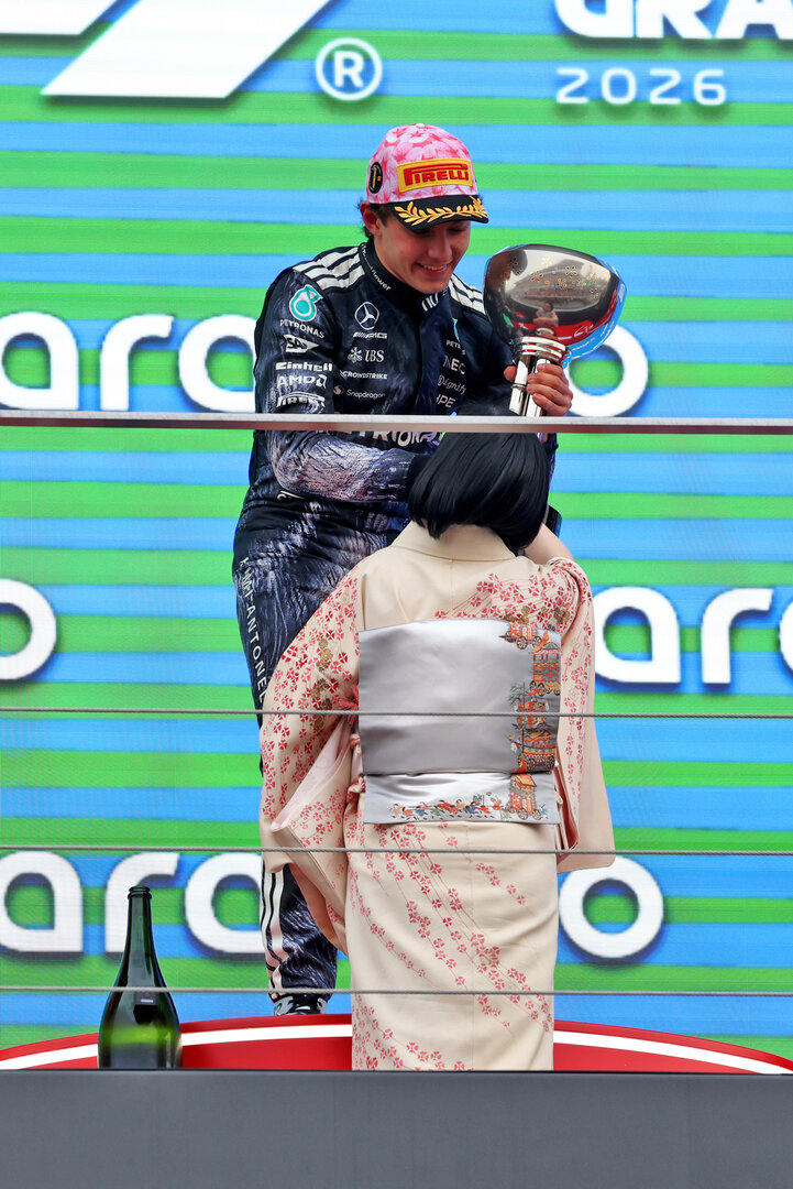 GP GIAPPONE, Gara winner Andrea Kimi Antonelli (ITA) Mercedes AMG Formula One Team celebrates on the podium.
29.03.2026. Formula 1 World Championship, Rd 3, Japanese Grand Prix, Suzuka, Japan, Gara Day.
 - www.xpbimages.com, EMail: requests@xpbimages.com © Copyright: Rew / XPB Images