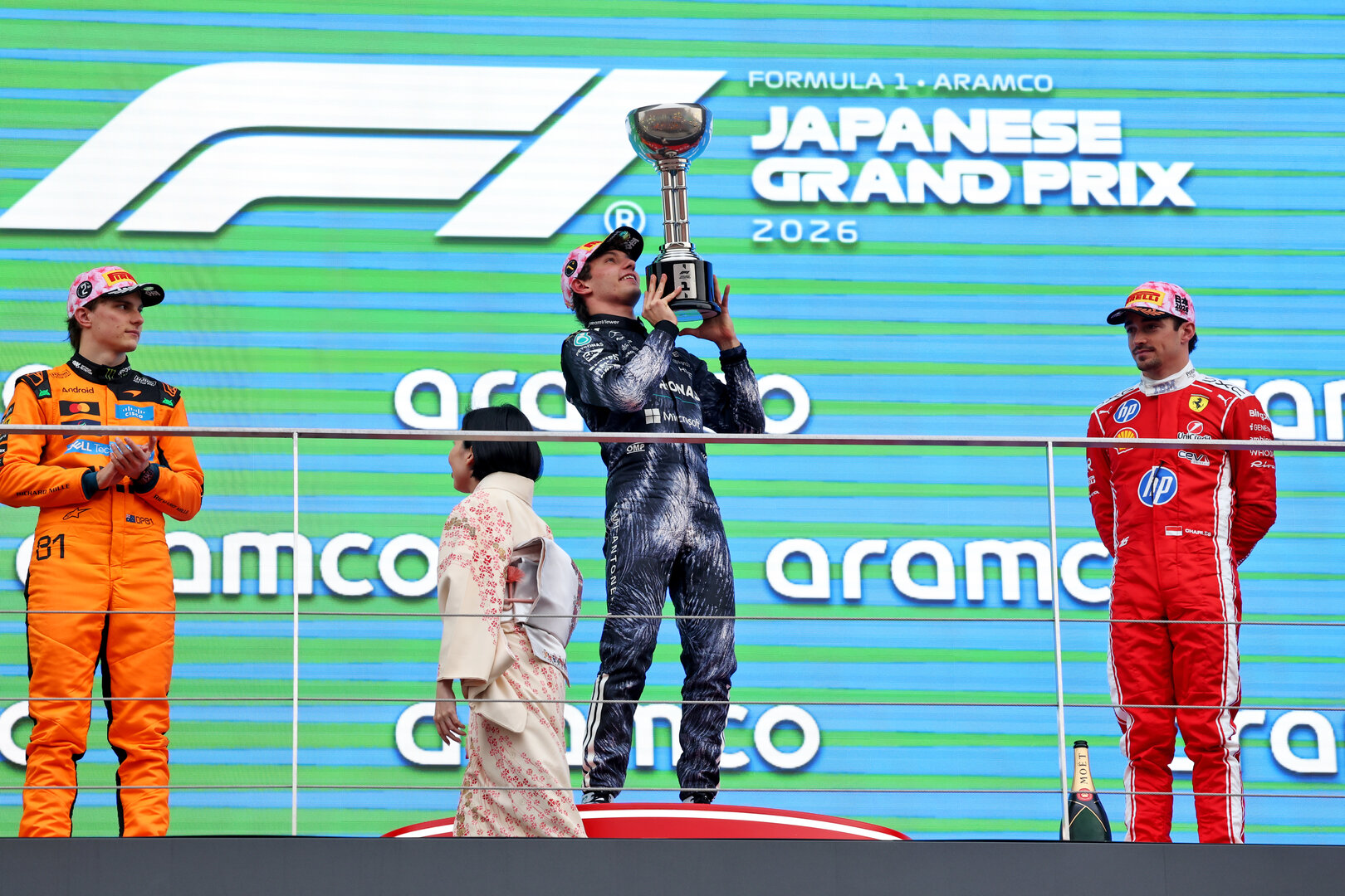 GP GIAPPONE, The podium (L to R): Oscar Piastri (AUS) McLaren F1 Team, second; Andrea Kimi Antonelli (ITA) Mercedes AMG Formula One Team, vincitore; Charles Leclerc (MON) Ferrari, third.
29.03.2026. Formula 1 World Championship, Rd 3, Japanese Grand Prix, Suzuka, Japan, Gara Day.
 - www.xpbimages.com, EMail: requests@xpbimages.com © Copyright: Rew / XPB Images