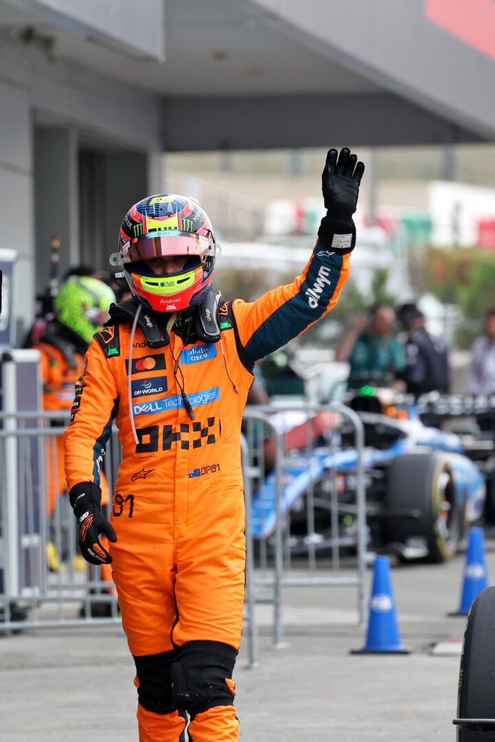 GP GIAPPONE, Oscar Piastri (AUS) McLaren F1 Team celebrates his second position in parc ferme.
29.03.2026. Formula 1 World Championship, Rd 3, Japanese Grand Prix, Suzuka, Japan, Gara Day.
- www.xpbimages.com, EMail: requests@xpbimages.com © Copyright: Rew / XPB Images
