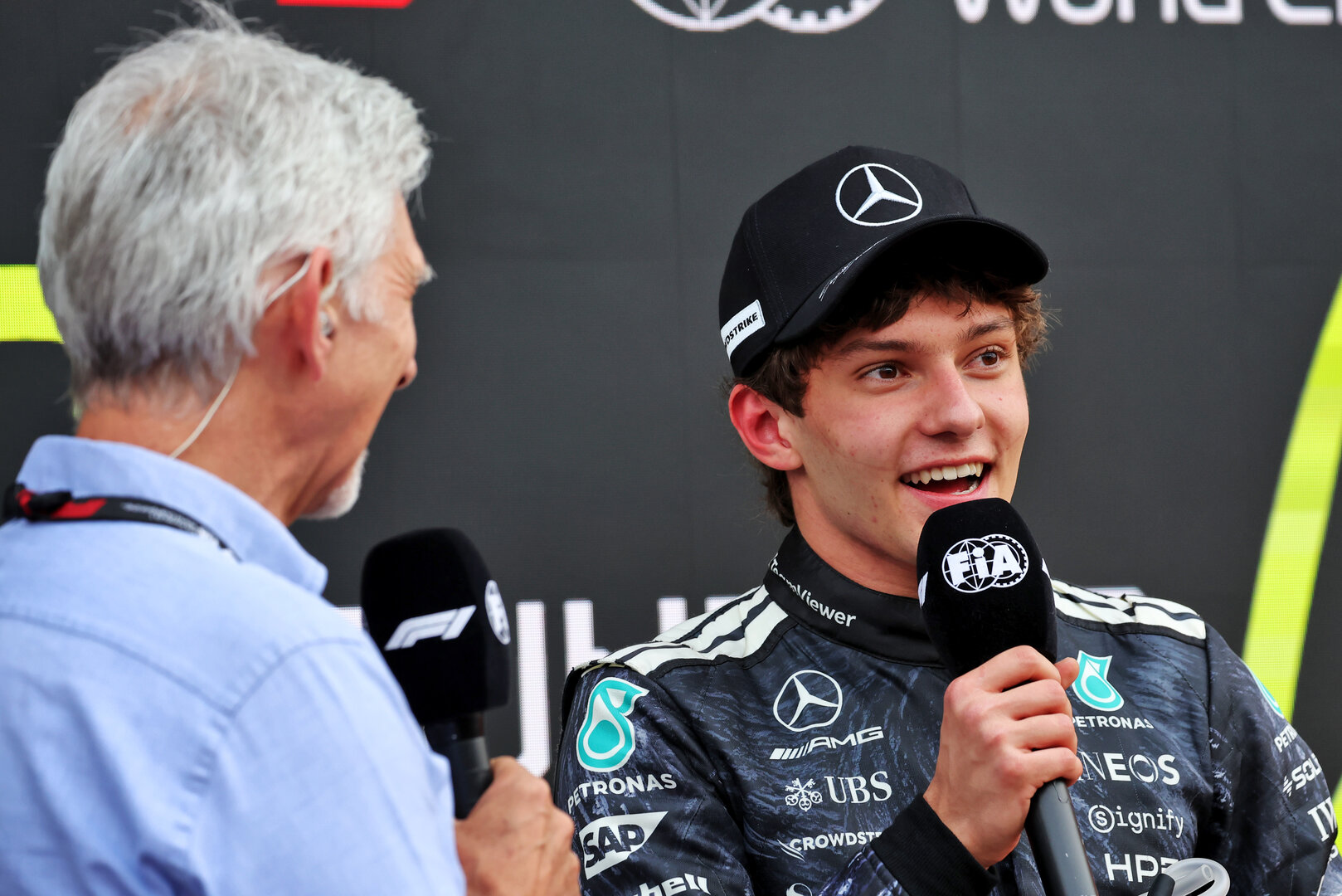 GP GIAPPONE, Gara winner Andrea Kimi Antonelli (ITA) Mercedes AMG Formula One Team in parc ferme with Damon Hill (GBR) BBC Radio 5 Live.
29.03.2026. Formula 1 World Championship, Rd 3, Japanese Grand Prix, Suzuka, Japan, Gara Day.
- www.xpbimages.com, EMail: requests@xpbimages.com © Copyright: Rew / XPB Images