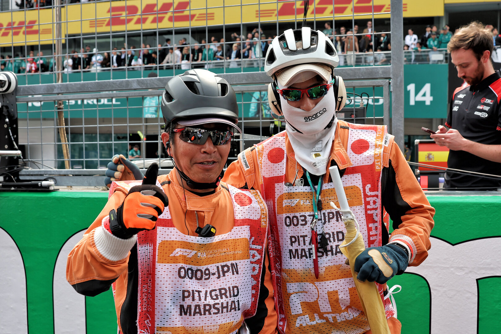 GP GIAPPONE, griglia Atmosfera - marshals.
29.03.2026. Formula 1 World Championship, Rd 3, Japanese Grand Prix, Suzuka, Japan, Gara Day.
 - www.xpbimages.com, EMail: requests@xpbimages.com © Copyright: Rew / XPB Images