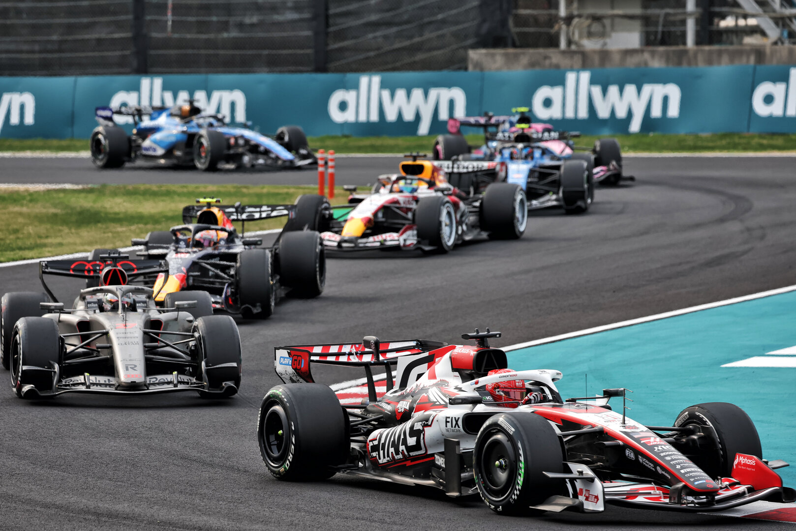 GP GIAPPONE, Esteban Ocon (FRA) Haas F1 Team VF-26.
29.03.2026. Formula 1 World Championship, Rd 3, Japanese Grand Prix, Suzuka, Japan, Gara Day.
- www.xpbimages.com, EMail: requests@xpbimages.com © Copyright: Rew / XPB Images
