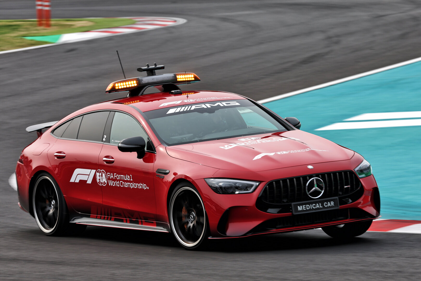 GP GIAPPONE, Mercedes FIA Medical Car.
29.03.2026. Formula 1 World Championship, Rd 3, Japanese Grand Prix, Suzuka, Japan, Gara Day.
 - www.xpbimages.com, EMail: requests@xpbimages.com © Copyright: Rew / XPB Images