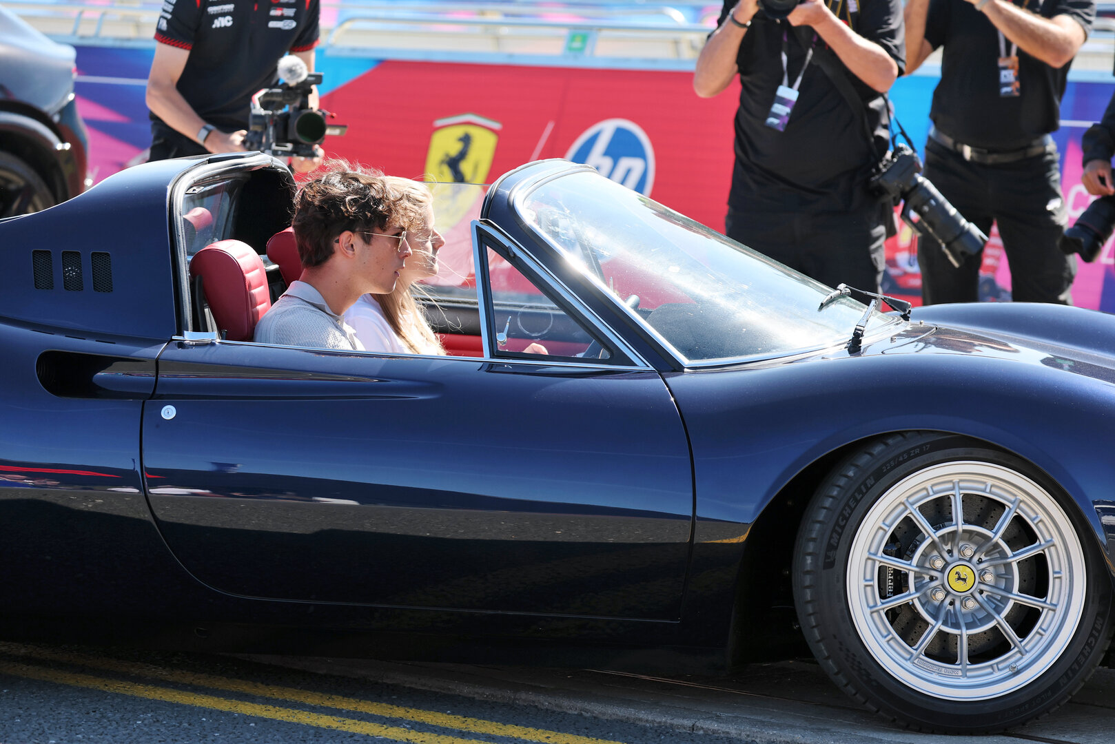 GP GRAN BRETAGNA, (L to R): Oliver Bearman (GBR) Haas F1 Team arrives at the paddock with Domenica Alicia Torriani in a Ferrari Dino 246 GT.
02.07.2026. Formula 1 World Championship, Rd 9, British Grand Prix, Silverstone, England, Preparation Day.
- www.xpbimages.com, EMail: requests@xpbimages.com © Copyright: Moy / XPB Images
