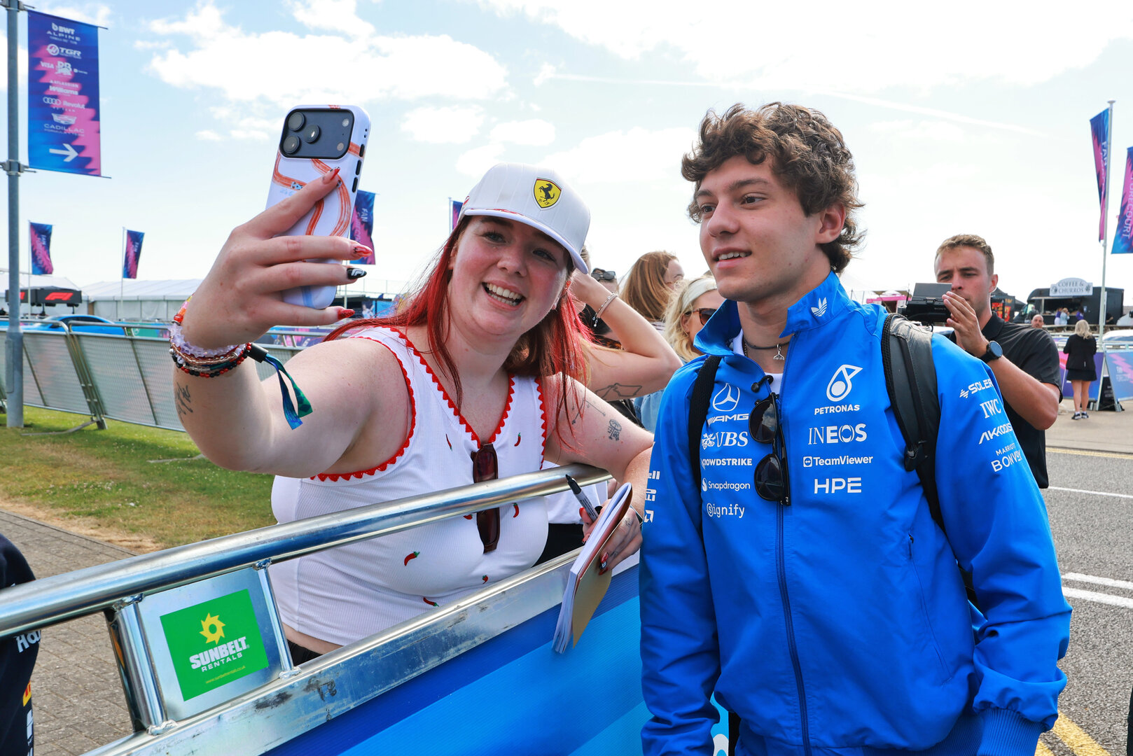 GP GRAN BRETAGNA, Andrea Kimi Antonelli (ITA) Mercedes AMG Formula One Team with fans.
02.07.2026. Formula 1 World Championship, Rd 9, British Grand Prix, Silverstone, England, Preparation Day.
- www.xpbimages.com, EMail: requests@xpbimages.com © Copyright: Moy / XPB Images