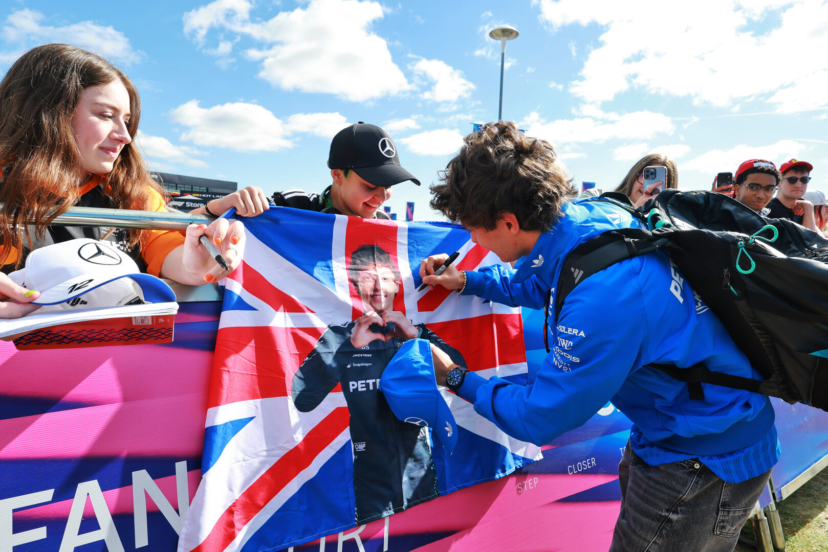 GP GRAN BRETAGNA, Andrea Kimi Antonelli (ITA) Mercedes AMG Formula One Team with fans.
02.07.2026. Formula 1 World Championship, Rd 9, British Grand Prix, Silverstone, England, Preparation Day.
- www.xpbimages.com, EMail: requests@xpbimages.com © Copyright: Moy / XPB Images
