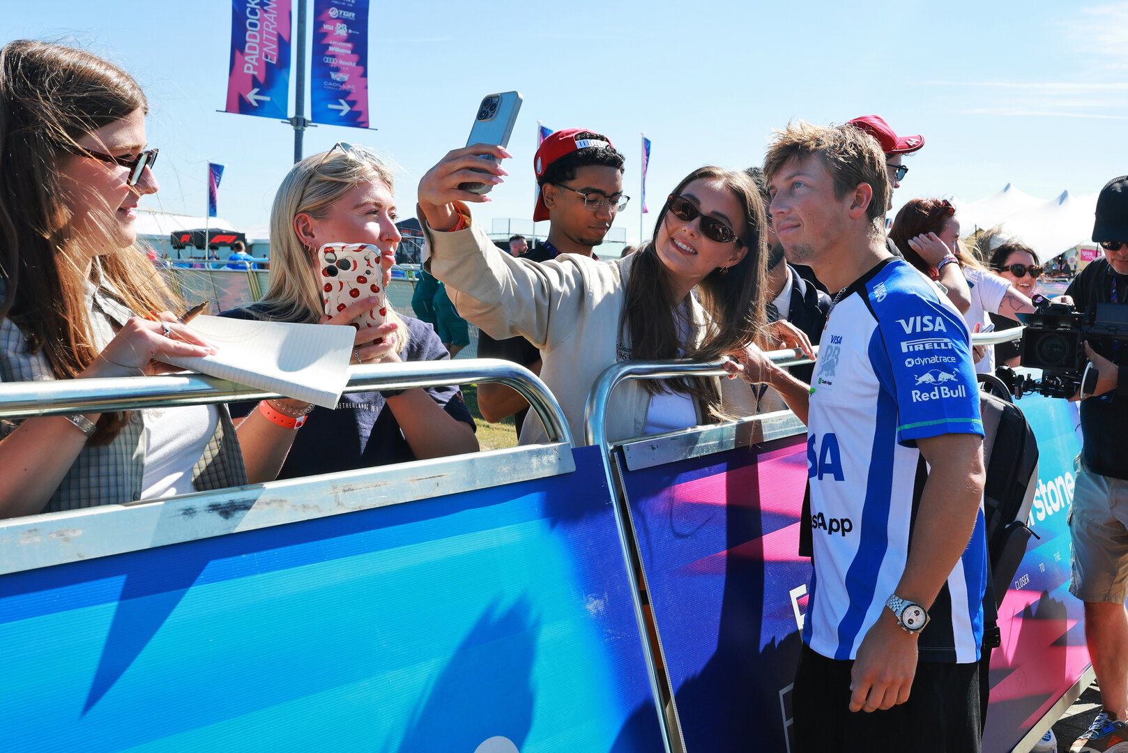 GP GRAN BRETAGNA, Liam Lawson (NZL) Racing Bulls Formula One Team with fans.
02.07.2026. Formula 1 World Championship, Rd 9, British Grand Prix, Silverstone, England, Preparation Day.
- www.xpbimages.com, EMail: requests@xpbimages.com © Copyright: Moy / XPB Images