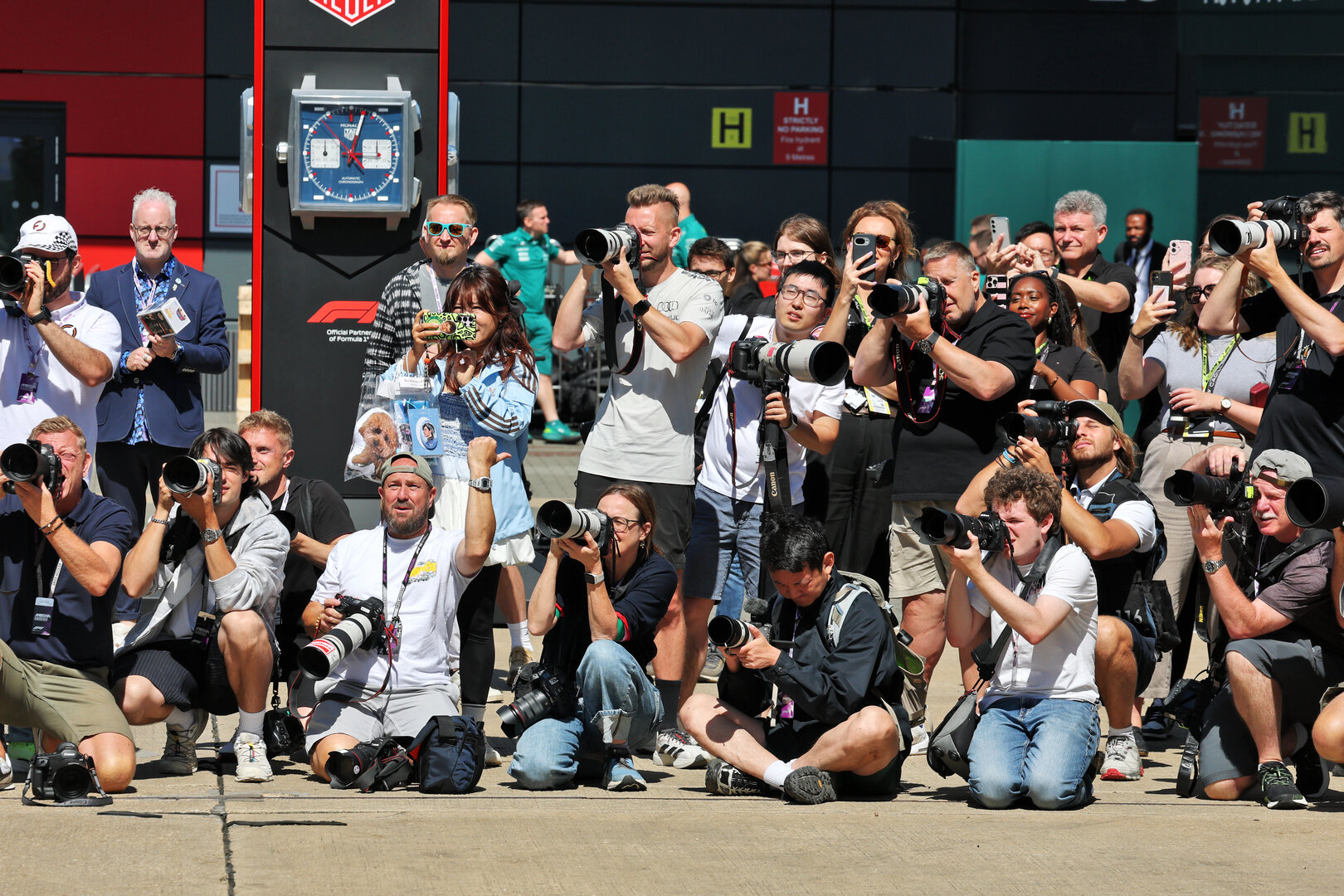 GP GRAN BRETAGNA, Circuit Atmosfera - Photographers in the paddock.
02.07.2026. Formula 1 World Championship, Rd 9, British Grand Prix, Silverstone, England, Preparation Day.
- www.xpbimages.com, EMail: requests@xpbimages.com © Copyright: Moy / XPB Images