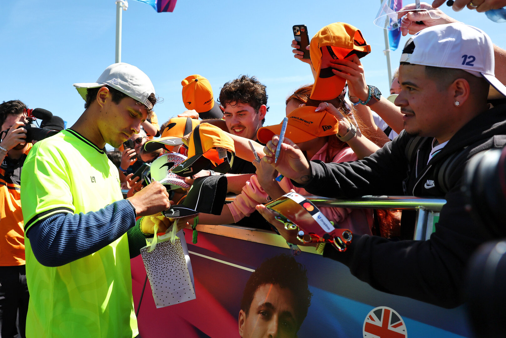 GP GRAN BRETAGNA, Lando Norris (GBR) McLaren F1 Team with fans.
02.07.2026. Formula 1 World Championship, Rd 9, British Grand Prix, Silverstone, England, Preparation Day.
- www.xpbimages.com, EMail: requests@xpbimages.com © Copyright: Patching / XPB Images