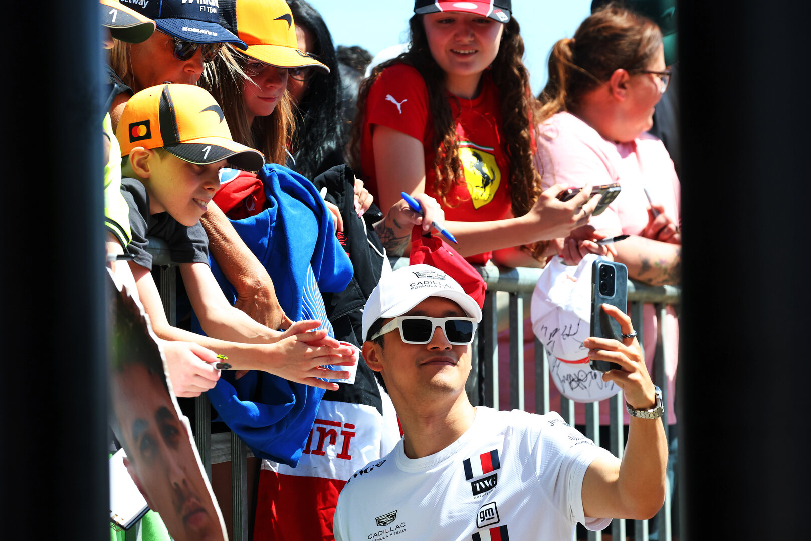 GP GRAN BRETAGNA, Zhou Guanyu (CHN) Cadillac Formula 1 Team Reserve Driver with fans.
02.07.2026. Formula 1 World Championship, Rd 9, British Grand Prix, Silverstone, England, Preparation Day.
- www.xpbimages.com, EMail: requests@xpbimages.com © Copyright: Bearne / XPB Images