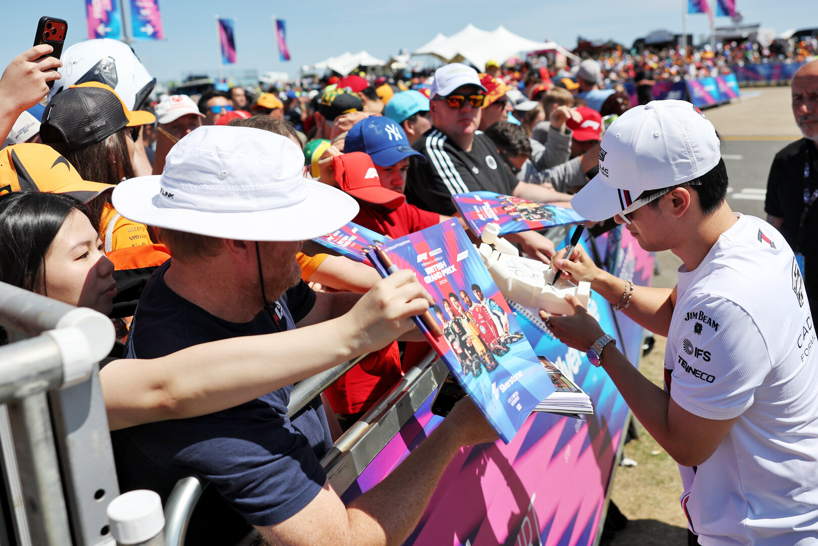 GP GRAN BRETAGNA, Zhou Guanyu (CHN) Cadillac Formula 1 Team Reserve Driver with fans.
02.07.2026. Formula 1 World Championship, Rd 9, British Grand Prix, Silverstone, England, Preparation Day.
- www.xpbimages.com, EMail: requests@xpbimages.com © Copyright: Bearne / XPB Images