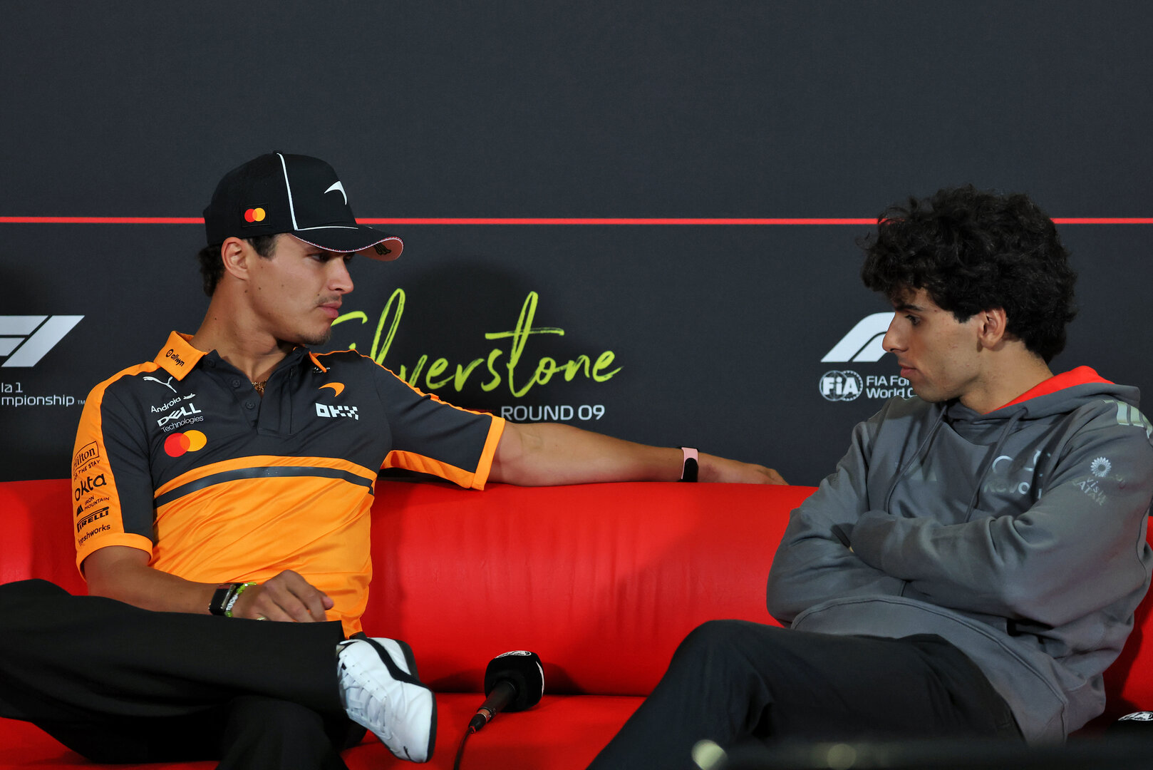 GP GRAN BRETAGNA, (L to R): Lando Norris (GBR) McLaren F1 Team e Gabriel Bortoleto (BRA) Audi F1 Team in the FIA Press Conference.
02.07.2026. Formula 1 World Championship, Rd 9, British Grand Prix, Silverstone, England, Preparation Day.
- www.xpbimages.com, EMail: requests@xpbimages.com © Copyright: Moy / XPB Images
