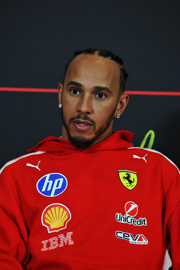 GP GRAN BRETAGNA, Lewis Hamilton (GBR) Ferrari in the FIA Press Conference.
02.07.2026. Formula 1 World Championship, Rd 9, British Grand Prix, Silverstone, England, Preparation Day.
- www.xpbimages.com, EMail: requests@xpbimages.com © Copyright: Moy / XPB Images