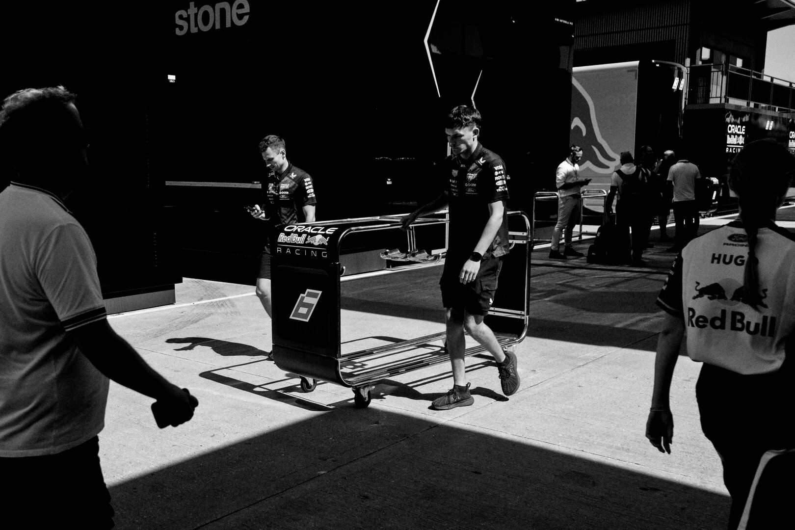 GP GRAN BRETAGNA, Paddock Atmosfera Red Bull Racing meccanici.
02.07.2026. Formula 1 World Championship, Rd 9, British Grand Prix, Silverstone, England, Preparation Day.
 - www.xpbimages.com, EMail: requests@xpbimages.com © Copyright: Denny / XPB Images