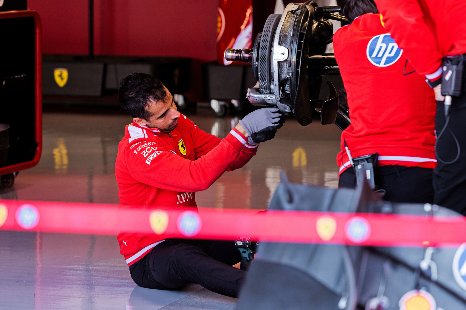 GP GRAN BRETAGNA, Ferrari mechanic.
02.07.2026. Formula 1 World Championship, Rd 9, British Grand Prix, Silverstone, England, Preparation Day.
 - www.xpbimages.com, EMail: requests@xpbimages.com © Copyright: Denny / XPB Images