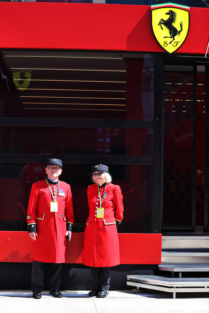 GP GRAN BRETAGNA, Paddock Atmosfera - Chelsea Pensioners.
02.07.2026. Formula 1 World Championship, Rd 9, British Grand Prix, Silverstone, England, Preparation Day.
- www.xpbimages.com, EMail: requests@xpbimages.com © Copyright: Davenport / XPB Images