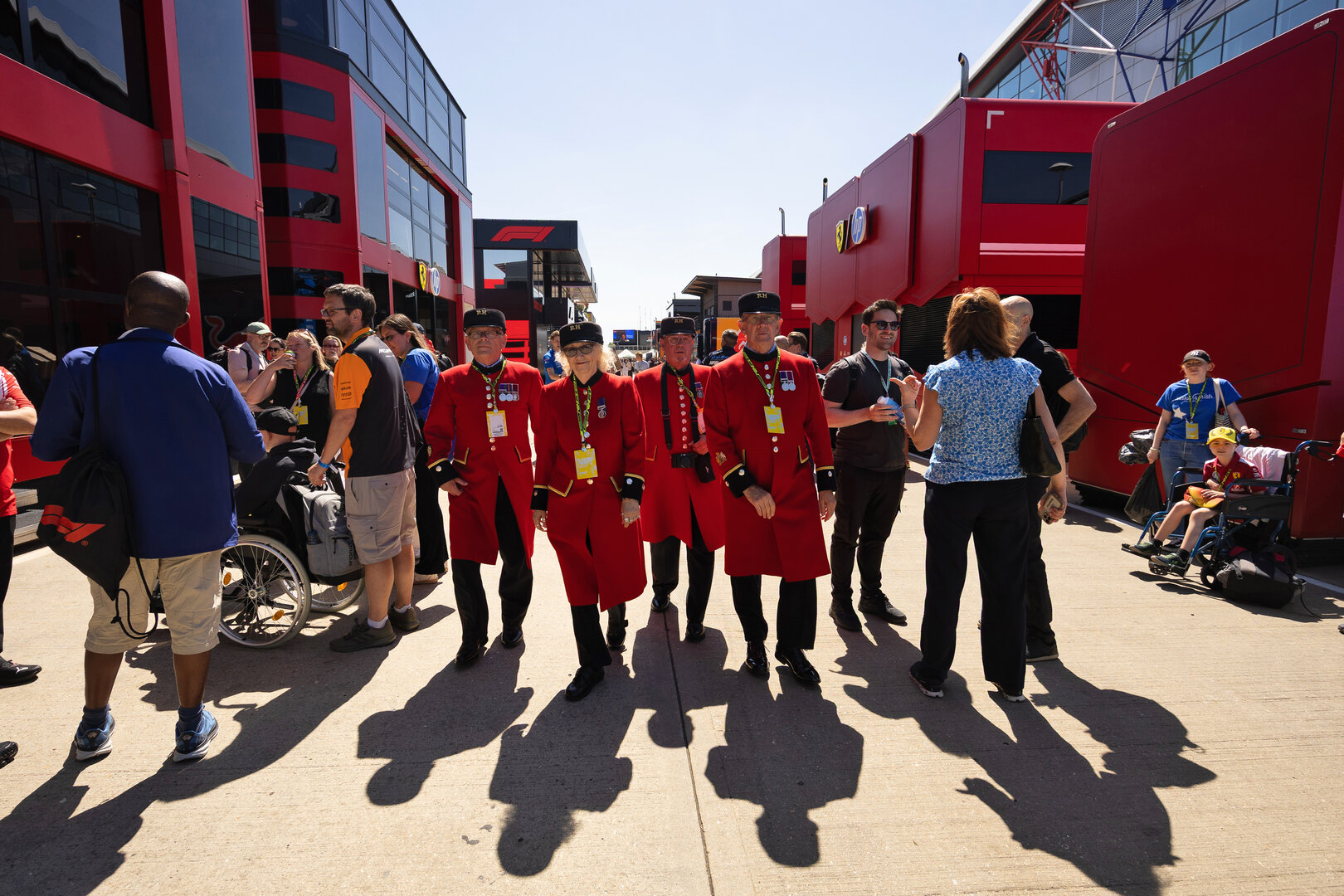 GP GRAN BRETAGNA, Paddock Atmosfera - Chelsea Pensioners.
02.07.2026. Formula 1 World Championship, Rd 9, British Grand Prix, Silverstone, England, Preparation Day.
- www.xpbimages.com, EMail: requests@xpbimages.com © Copyright: Davenport / XPB Images