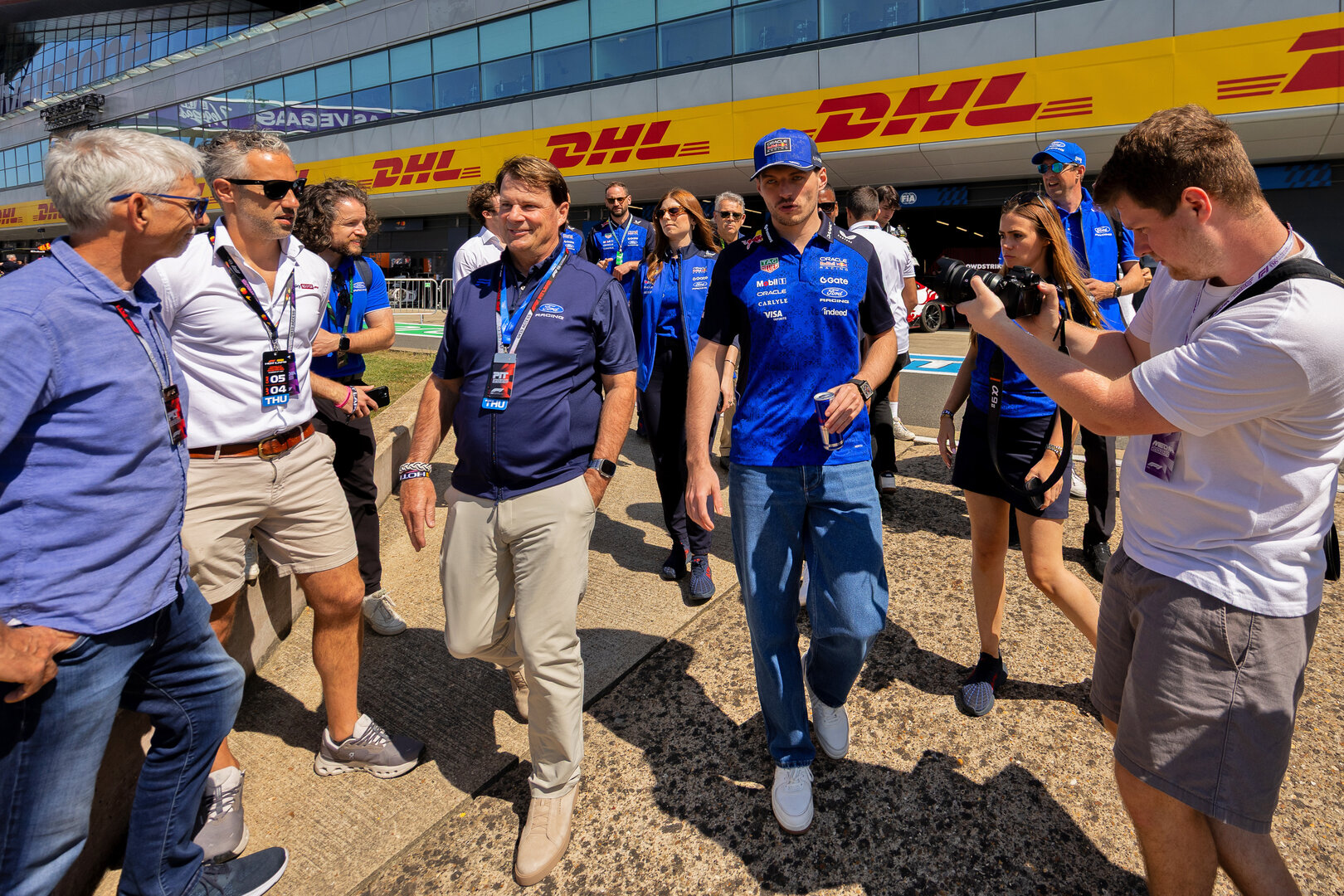 GP GRAN BRETAGNA, (L to R): Jim Farley (USA) Ford CEO with Max Verstappen (NLD) Red Bull Racing.
02.07.2026. Formula 1 World Championship, Rd 9, British Grand Prix, Silverstone, England, Preparation Day.
- www.xpbimages.com, EMail: requests@xpbimages.com © Copyright: Davenport / XPB Images
