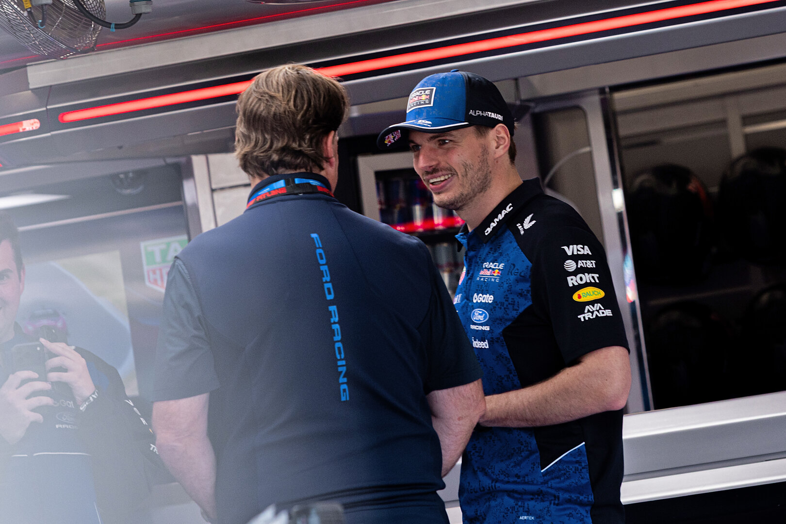 GP GRAN BRETAGNA, (L to R): Jim Farley (USA) Ford CEO with Max Verstappen (NLD) Red Bull Racing.
02.07.2026. Formula 1 World Championship, Rd 9, British Grand Prix, Silverstone, England, Preparation Day.
- www.xpbimages.com, EMail: requests@xpbimages.com © Copyright: Davenport / XPB Images