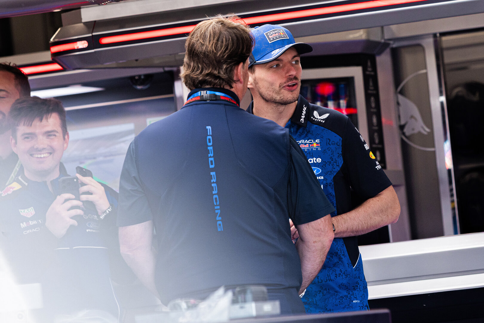 GP GRAN BRETAGNA, (L to R): Jim Farley (USA) Ford CEO with Max Verstappen (NLD) Red Bull Racing.
02.07.2026. Formula 1 World Championship, Rd 9, British Grand Prix, Silverstone, England, Preparation Day.
- www.xpbimages.com, EMail: requests@xpbimages.com © Copyright: Davenport / XPB Images