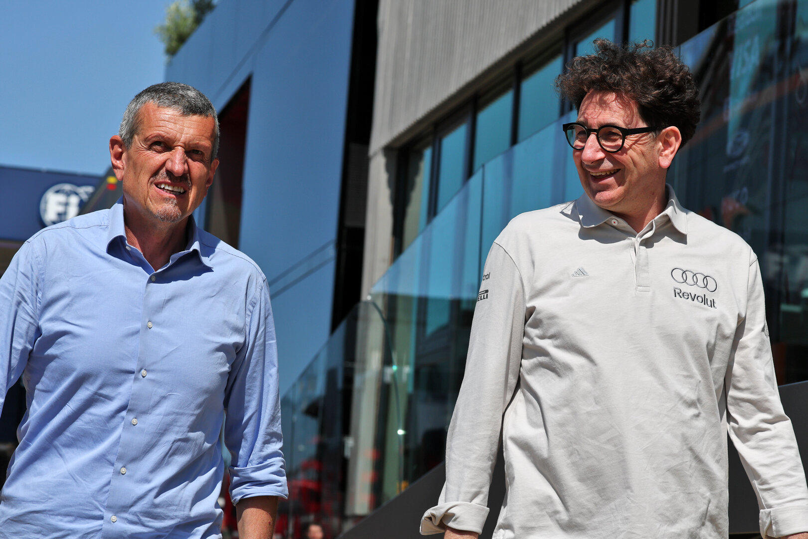 GP GRAN BRETAGNA, (L to R): Guenther Steiner (ITA) with Mattia Binotto (ITA) Audi F1 Team Motorsport Chief Operating e Chief Technical Officer.
02.07.2026. Formula 1 World Championship, Rd 9, British Grand Prix, Silverstone, England, Preparation Day.
- www.xpbimages.com, EMail: requests@xpbimages.com © Copyright: Moy / XPB Images