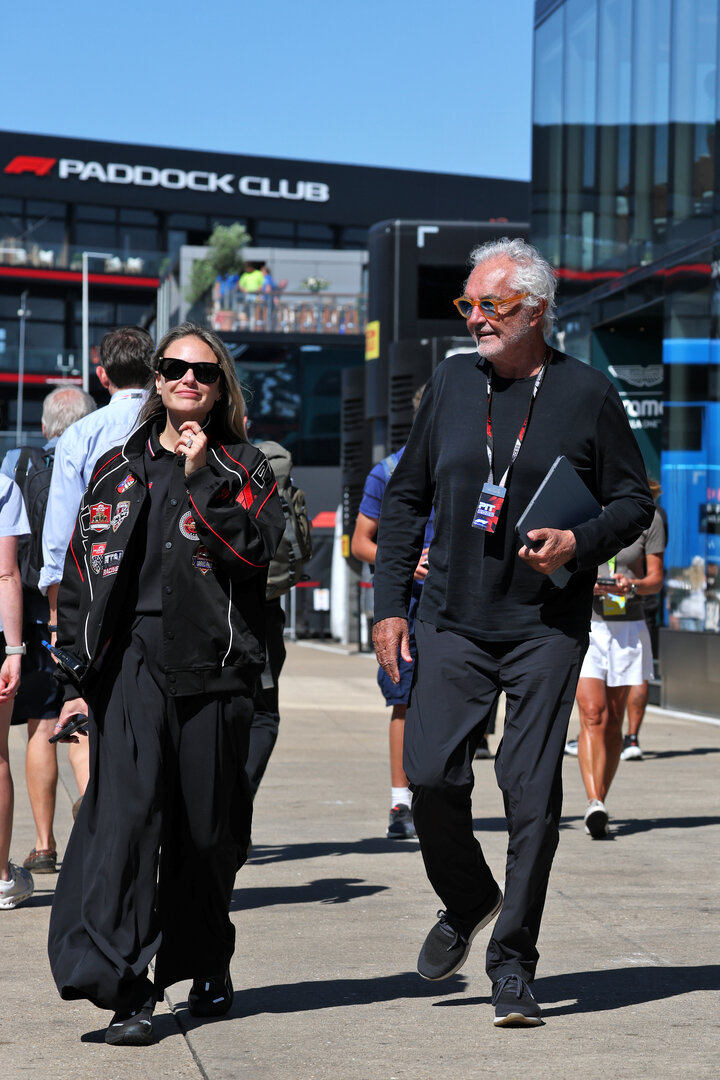 GP GRAN BRETAGNA, Flavio Briatore (ITA) Alpine F1 Team Executive Advisor (Right).
02.07.2026. Formula 1 World Championship, Rd 9, British Grand Prix, Silverstone, England, Preparation Day.
- www.xpbimages.com, EMail: requests@xpbimages.com © Copyright: Moy / XPB Images
