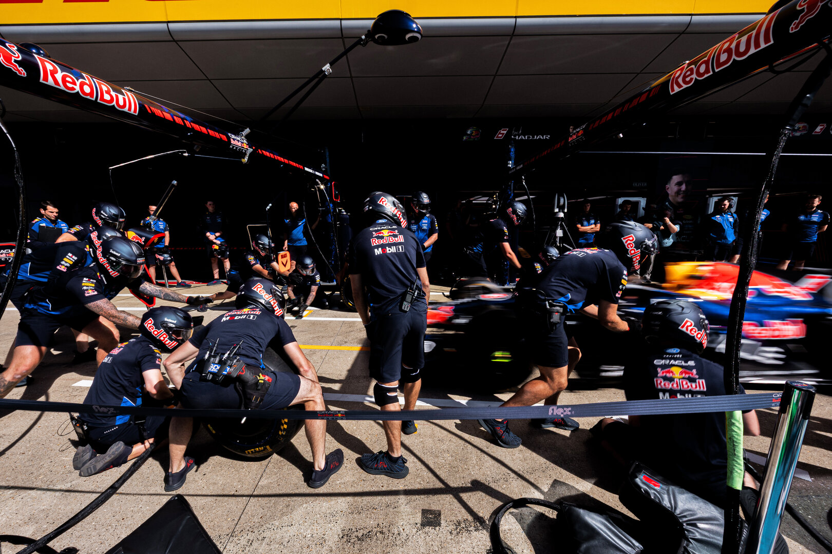GP GRAN BRETAGNA, Red Bull Racing practices a pit stop.
02.07.2026. Formula 1 World Championship, Rd 9, British Grand Prix, Silverstone, England, Preparation Day.
- www.xpbimages.com, EMail: requests@xpbimages.com © Copyright: Denny / XPB Images