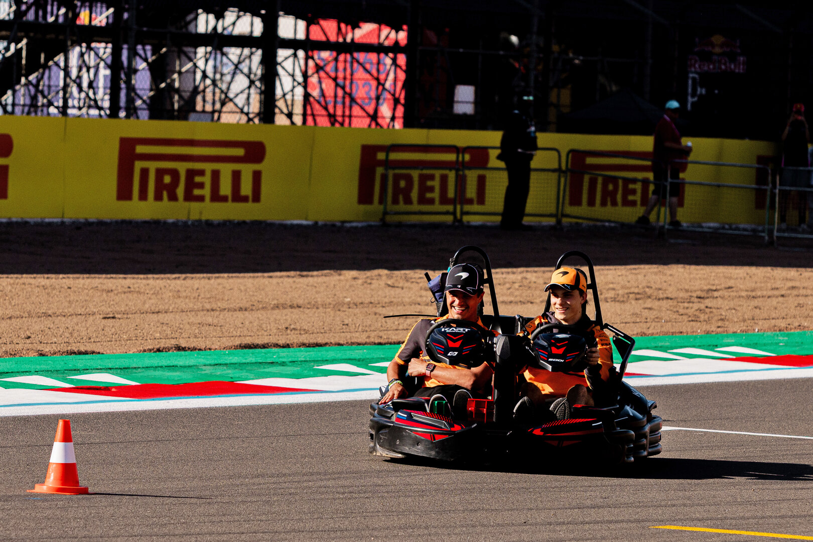 GP GRAN BRETAGNA, (L to R): Lando Norris (GBR) McLaren F1 Team e team mate Oscar Piastri (AUS) McLaren F1 Team karting.
02.07.2026. Formula 1 World Championship, Rd 9, British Grand Prix, Silverstone, England, Preparation Day.
 - www.xpbimages.com, EMail: requests@xpbimages.com © Copyright: Denny / XPB Images