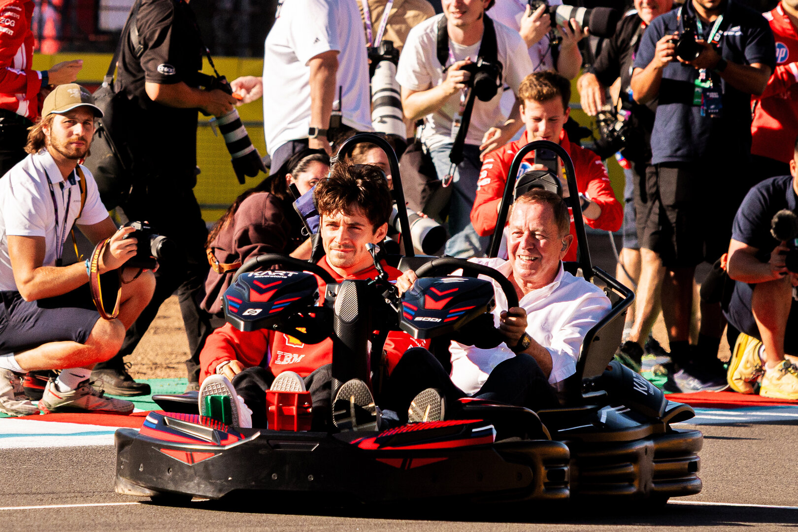 GP GRAN BRETAGNA, (L to R): Charles Leclerc (MON) Ferrari e Martin Brundle (GBR) Sky Sports F1 Commentator karting.
02.07.2026. Formula 1 World Championship, Rd 9, British Grand Prix, Silverstone, England, Preparation Day.
 - www.xpbimages.com, EMail: requests@xpbimages.com © Copyright: Denny / XPB Images