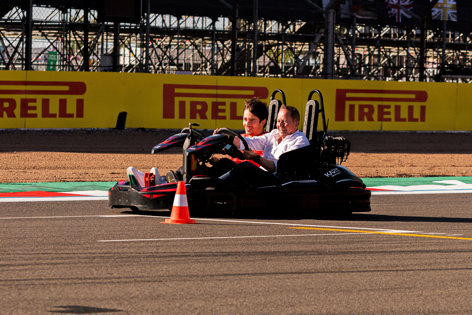 GP GRAN BRETAGNA, (L to R): Charles Leclerc (MON) Ferrari e Martin Brundle (GBR) Sky Sports F1 Commentator karting.
02.07.2026. Formula 1 World Championship, Rd 9, British Grand Prix, Silverstone, England, Preparation Day.
 - www.xpbimages.com, EMail: requests@xpbimages.com © Copyright: Denny / XPB Images