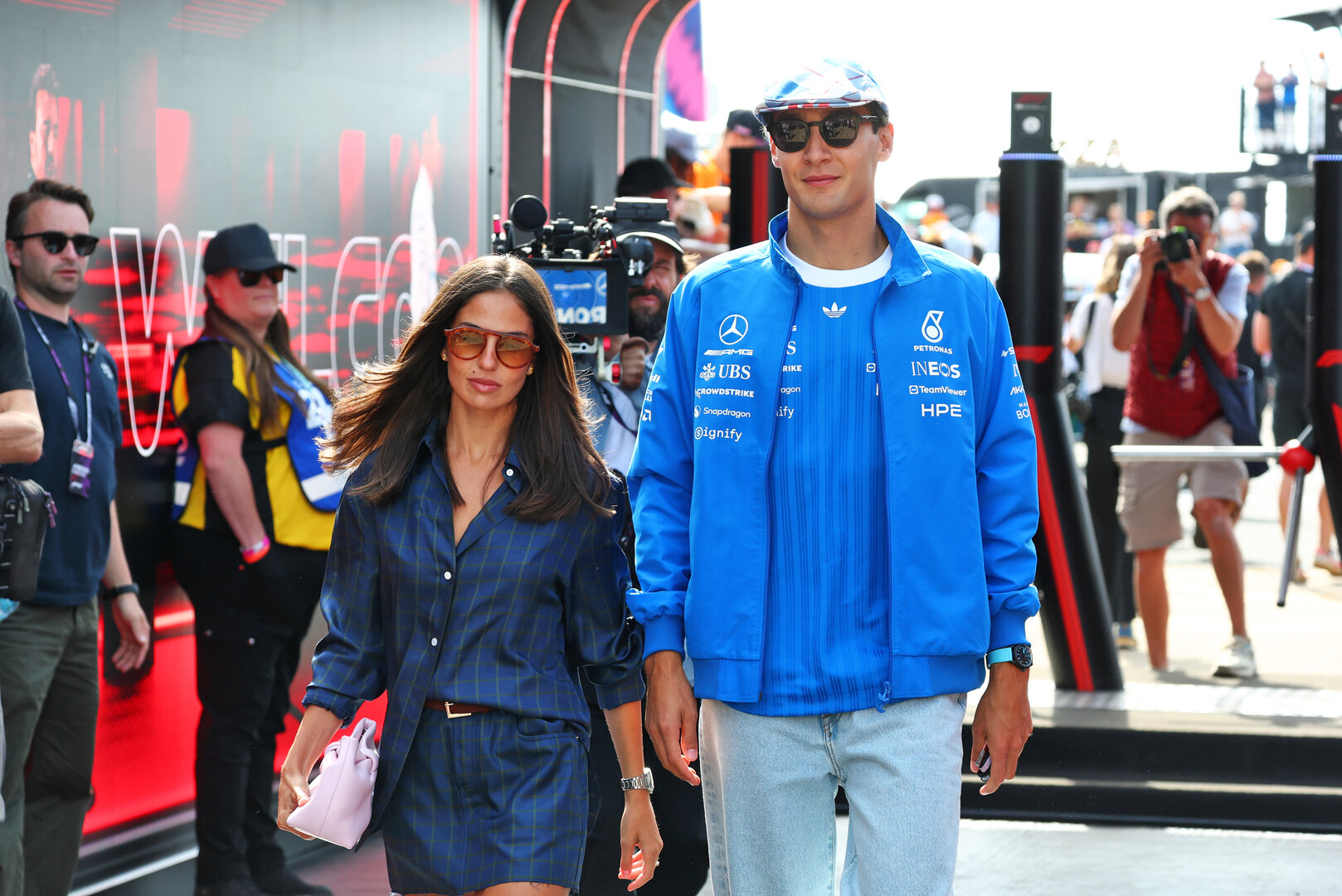 GP GRAN BRETAGNA, (L to R): Carmen Montero Mundt with her boyfriend George Russell (GBR) Mercedes AMG Formula One Team.
03.07.2026. Formula 1 World Championship, Rd 9, British Grand Prix, Silverstone, England, Sprint Qualifiche Day.
- www.xpbimages.com, EMail: requests@xpbimages.com © Copyright: Bearne / XPB Images