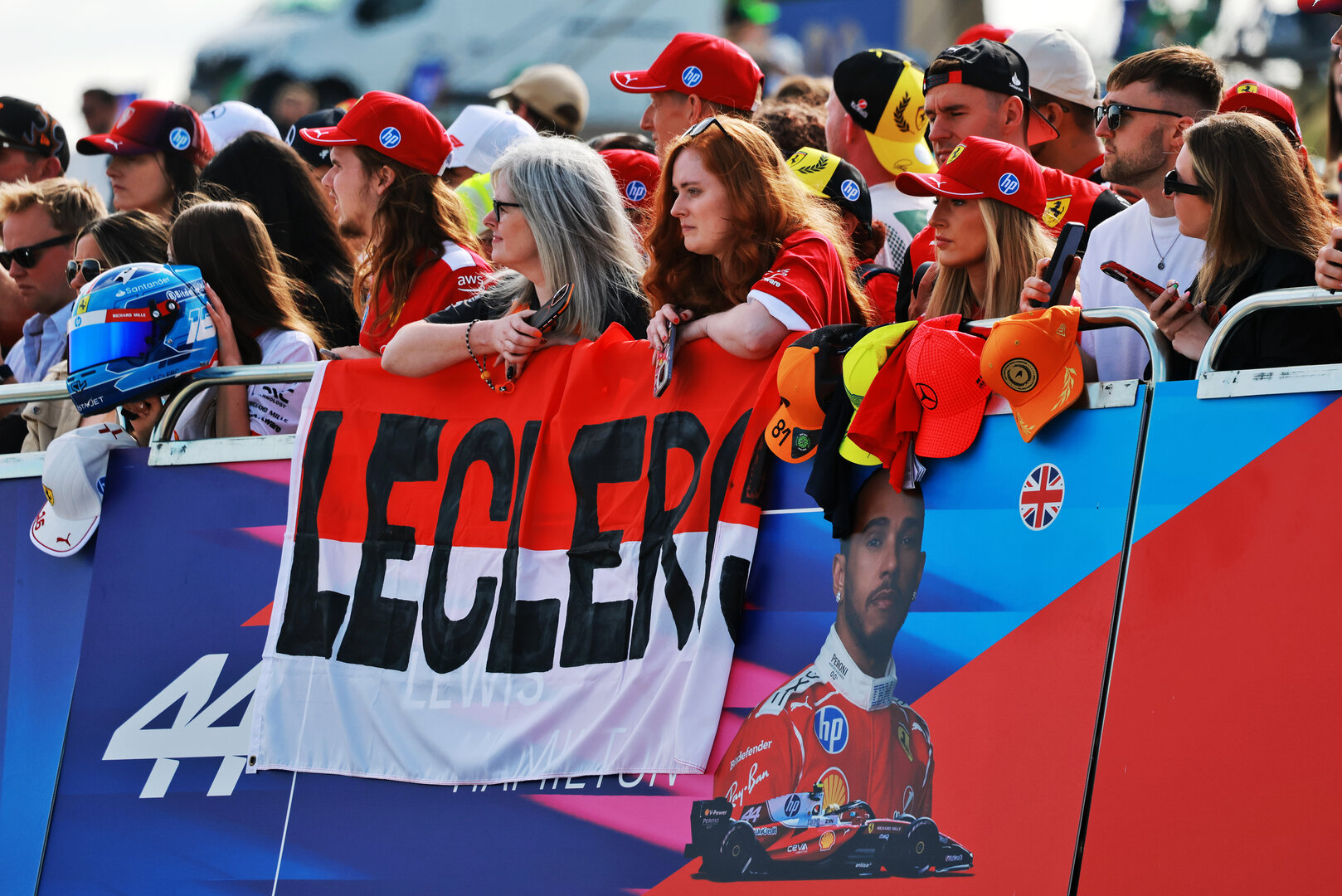 GP GRAN BRETAGNA, Circuit Atmosfera - Charles Leclerc (MON) Ferrari fans.
03.07.2026. Formula 1 World Championship, Rd 9, British Grand Prix, Silverstone, England, Sprint Qualifiche Day.
- www.xpbimages.com, EMail: requests@xpbimages.com © Copyright: Charniaux / XPB Images