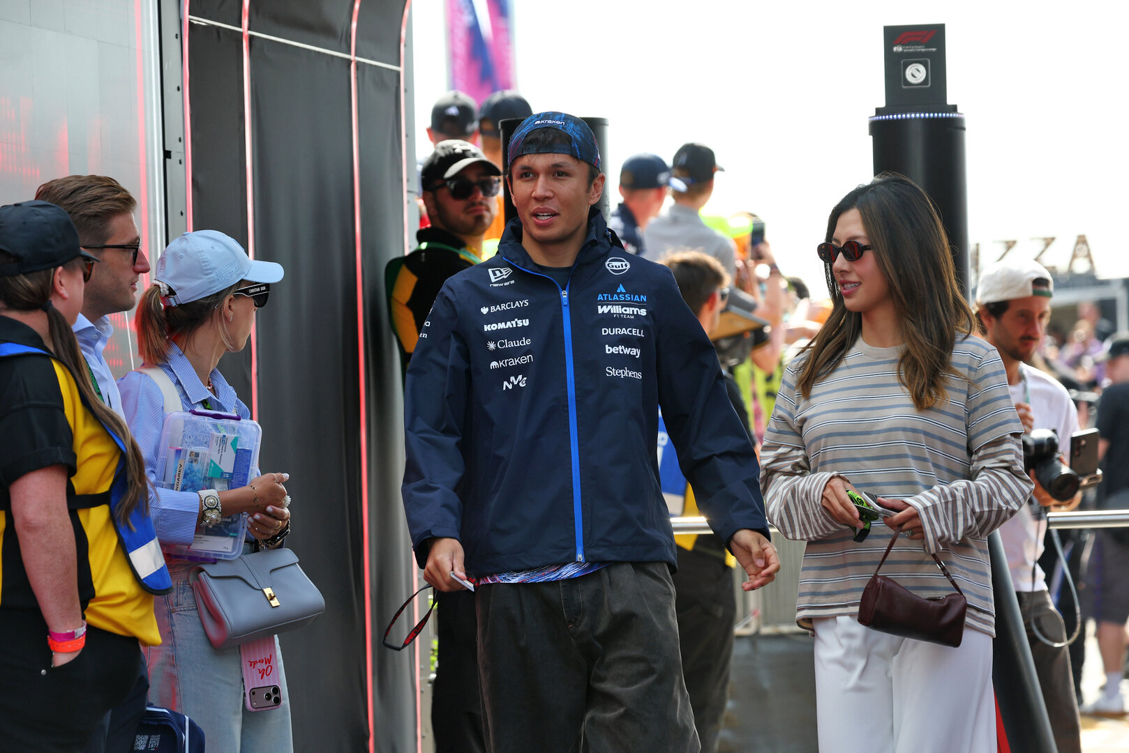 GP GRAN BRETAGNA, (L to R): Alexander Albon (THA) Williams F1 Team with Domenica Muni Lily He (CHN) Professional Golfer.
03.07.2026. Formula 1 World Championship, Rd 9, British Grand Prix, Silverstone, England, Sprint Qualifiche Day.
- www.xpbimages.com, EMail: requests@xpbimages.com © Copyright: Bearne / XPB Images