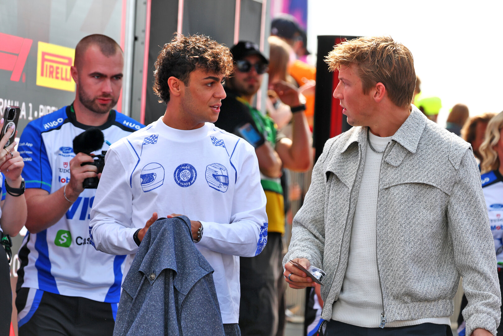 GP GRAN BRETAGNA, (L to R): Arvid Lindblad (GBR) Racing Bulls Formula One Team with his team mate Liam Lawson (NZL) Racing Bulls Formula One Team.
03.07.2026. Formula 1 World Championship, Rd 9, British Grand Prix, Silverstone, England, Sprint Qualifiche Day.
- www.xpbimages.com, EMail: requests@xpbimages.com © Copyright: Bearne / XPB Images