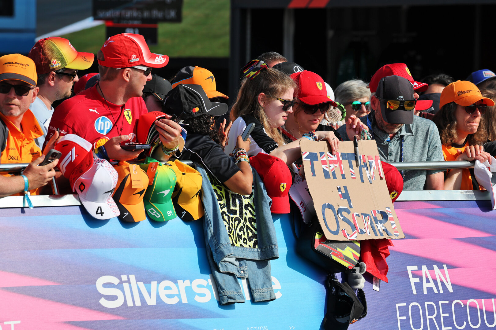 GP GRAN BRETAGNA, Circuit Atmosfera - fans.
03.07.2026. Formula 1 World Championship, Rd 9, British Grand Prix, Silverstone, England, Sprint Qualifiche Day.
- www.xpbimages.com, EMail: requests@xpbimages.com © Copyright: Moy / XPB Images