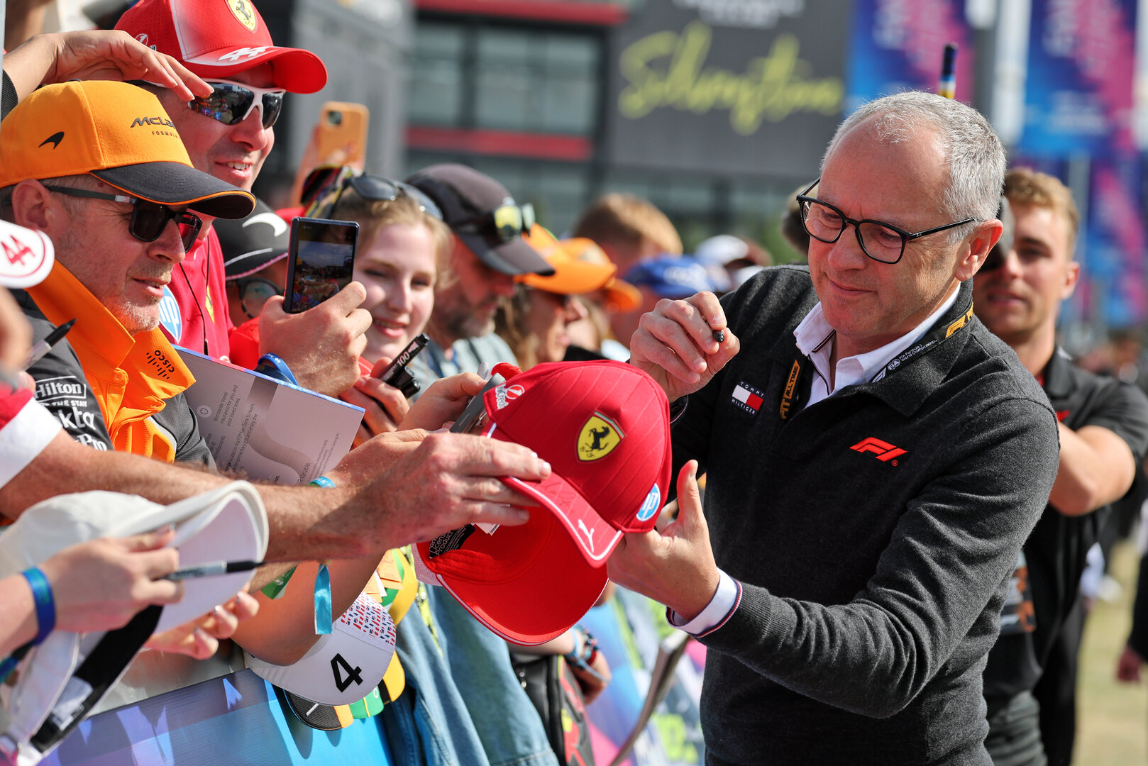 GP GRAN BRETAGNA, Stefano Domenicali (ITA) Formula One President e CEO with fans.
03.07.2026. Formula 1 World Championship, Rd 9, British Grand Prix, Silverstone, England, Sprint Qualifiche Day.
- www.xpbimages.com, EMail: requests@xpbimages.com © Copyright: Moy / XPB Images
